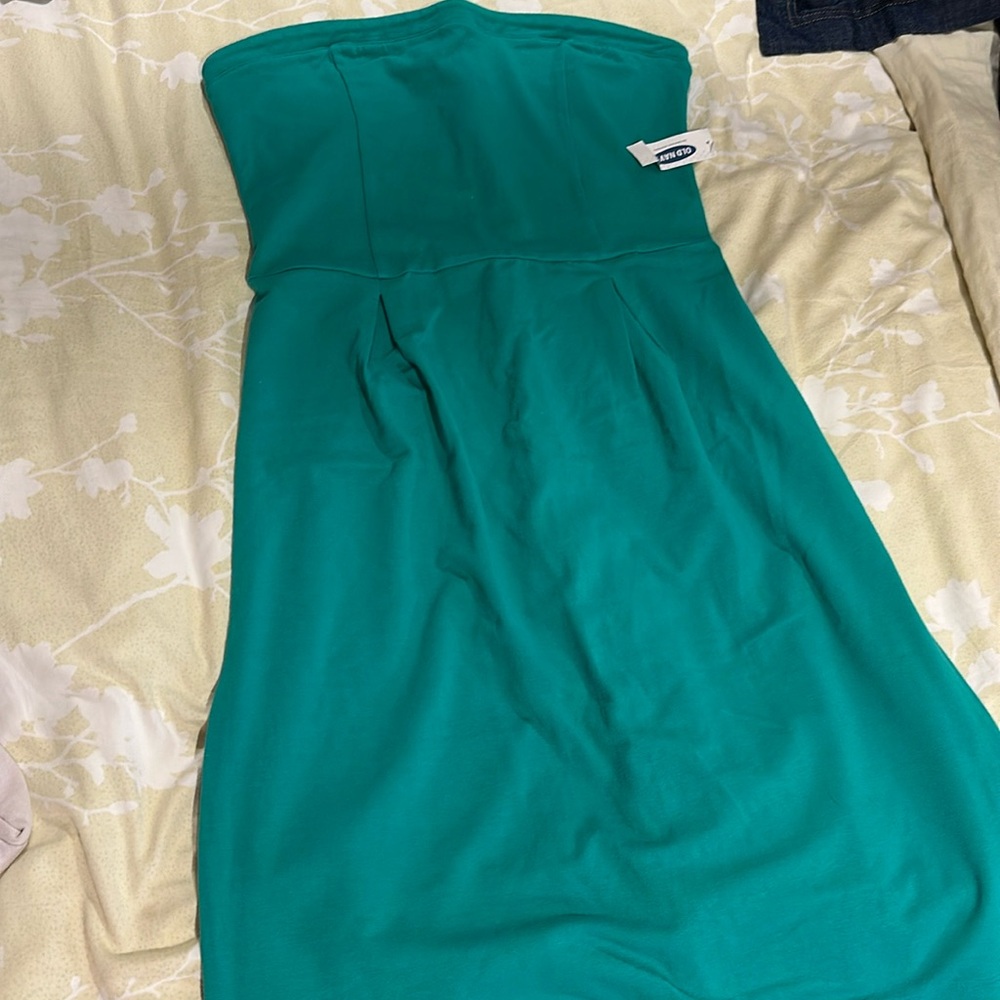 Kelly green tube dress. 💚